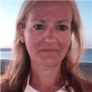 Profesora de apoyo escolar imparte clases a todos los niveles de Lengua, Francés, Inglés, Historia y, hasta 1°Bach, de matemáticas